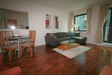 Fabulous one bedroom apartment to rent just a stones throw away from Canary Wharf